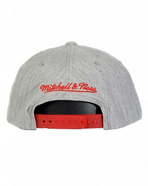Бейсболка с изогнутым козырьком Mitchell and Ness HEATHER REDLINE Chicago Bulls Grey Бейсболка с изогнутым козырьком Mitchell and Ness HEATHER REDLINE Chicago Bulls Grey