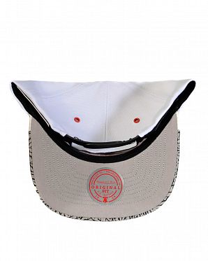 Бейсболка с прямым козырьком Mitchell and Ness DAY 3 Chicago Bulls White Бейсболка с прямым козырьком Mitchell and Ness DAY 3 Chicago Bulls White