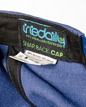 Бейсболка с прямым козырьком Iriedaily Patch Snap Royal Бейсболка с прямым козырьком Iriedaily Patch Snap Royal