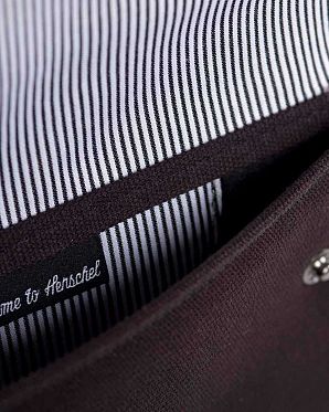 Чехол водоотталкивающий на кнопках кожа Herschel Spokane iPad Air Black