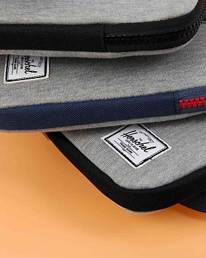 Чехол Herschel 11'' Anchor Sleeve Macbook Hounds Home Navy Redy Чехол Herschel 11'' Anchor Sleeve Macbook Hounds Home Navy Redy