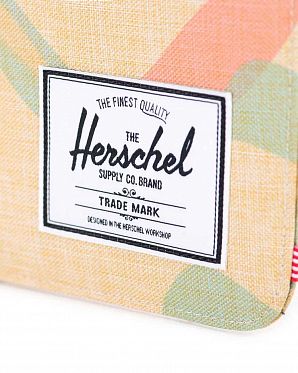 Чехол водоотталкивающий на резинке Herschel Cypress iPad Air Natural Чехол водоотталкивающий на резинке Herschel Cypress iPad Air Natural