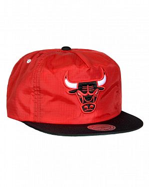 Бейсболка с прямым козырьком Mitchell and Ness NYLON RIPSTOP Chicago Bulls Red Бейсболка с прямым козырьком Mitchell and Ness NYLON RIPSTOP Chicago Bulls Red