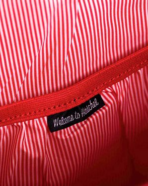 Сумка через плечо на кнопке Herschel Ottawa Salmon Сумка через плечо на кнопке Herschel Ottawa Salmon