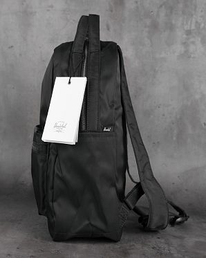 Рюкзак городской небольшой Herschel Nova Satin Black Рюкзак городской небольшой Herschel Nova Satin Black