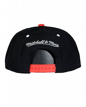 Бейсболка с прямым козырьком Mitchell and Ness ELEPHANT Chicago Bulls Black Бейсболка с прямым козырьком Mitchell and Ness ELEPHANT Chicago Bulls Black