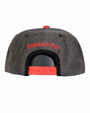 Бейсболка с прямым козырьком Mitchell and Ness 2 TONE Chicago Blackhawks Red Бейсболка с прямым козырьком Mitchell and Ness 2 TONE Chicago Blackhawks Red