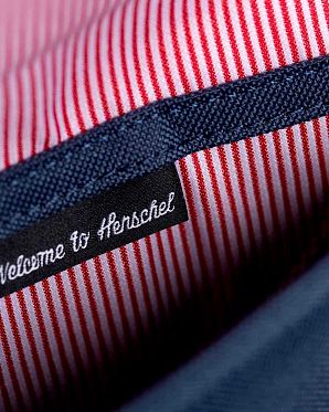 Чехол водоотталкивающий на кнопках Herschel Spokane iPad Air Navy Flamingo Чехол водоотталкивающий на кнопках Herschel Spokane iPad Air Navy Flamingo