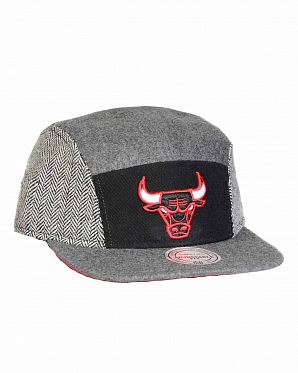 Бейсболка 5 панелей Mitchell and Ness Chicago Bulls Grey Red Бейсболка 5 панелей Mitchell and Ness Chicago Bulls Grey Red