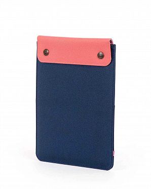 Чехол водоотталкивающий на кнопках Herschel Spokane iPad Air Navy Flamingo Чехол водоотталкивающий на кнопках Herschel Spokane iPad Air Navy Flamingo