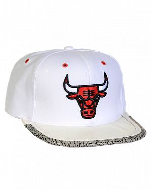 Бейсболка с прямым козырьком Mitchell and Ness DAY 3 Chicago Bulls White Бейсболка с прямым козырьком Mitchell and Ness DAY 3 Chicago Bulls White