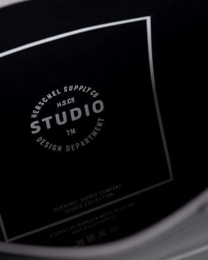 Клатч папка водонепроницаемая Herschel Folio Studio Extra Large Black Клатч папка водонепроницаемая Herschel Folio Studio Extra Large Black