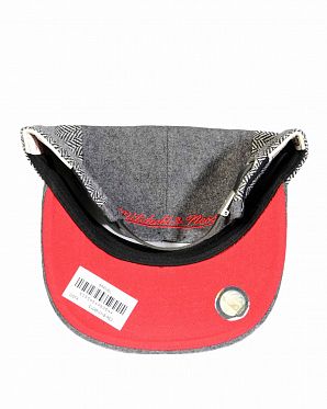 Бейсболка 5 панелей Mitchell and Ness Chicago Bulls Grey Red Бейсболка 5 панелей Mitchell and Ness Chicago Bulls Grey Red