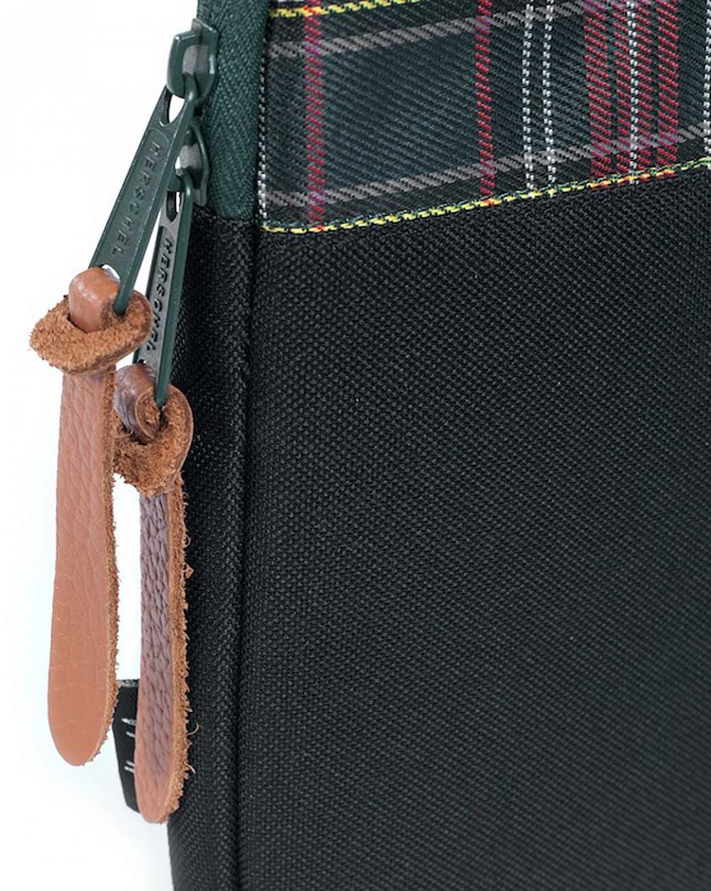 Чехол Herschel Anchor 11 AirBook Sleeve Black Tartan интернет-магазин в Москве Чехол Herschel Anchor 11 AirBook Sleeve Black Tartan интернет-магазин в Москве