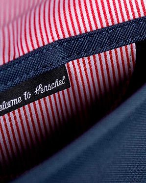 Чехол Herschel Spokane Sleeve для 11'' Macbook Navy Flamingo Чехол Herschel Spokane Sleeve для 11'' Macbook Navy Flamingo