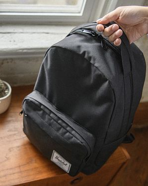 Рюкзак водоотталкивающий с карманом для 13 ноутбука Herschel Miller RAVEN CROSSHATCH Рюкзак водоотталкивающий с карманом для 13 ноутбука Herschel Miller RAVEN CROSSHATCH