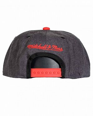 Бейсболка с прямым козырьком Mitchell and Ness Chicago Bulls Heather Red Бейсболка с прямым козырьком Mitchell and Ness Chicago Bulls Heather Red