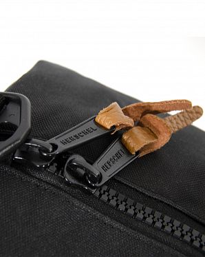 Сумка спортивная Herschel Sutton Mid Black Black Сумка спортивная Herschel Sutton Mid Black Black