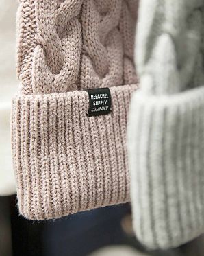 Шапка женская зимняя с подворотом Herschel Knoll Light Grey Шапка женская зимняя с подворотом Herschel Knoll Light Grey