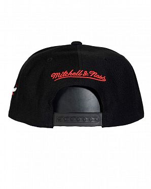Бейсболка с прямым козырьком Mitchell and Ness Foundation Script Chicago Bulls Black Бейсболка с прямым козырьком Mitchell and Ness Foundation Script Chicago Bulls Black