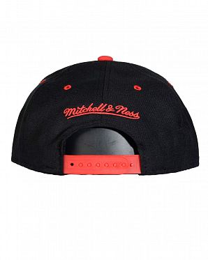 Бейсболка с прямым козырьком Mitchell and Ness EU161 GUARD Chicago Bulls Black Бейсболка с прямым козырьком Mitchell and Ness EU161 GUARD Chicago Bulls Black