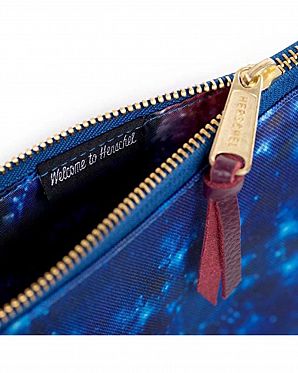 Клатч Herschel Network Extra Large Blue Kaleidoscope Клатч Herschel Network Extra Large Blue Kaleidoscope