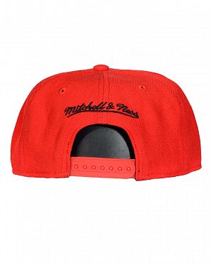 Бейсболка с прямым козырьком Mitchell and Ness Chicago Bulls NT Red Бейсболка с прямым козырьком Mitchell and Ness Chicago Bulls NT Red