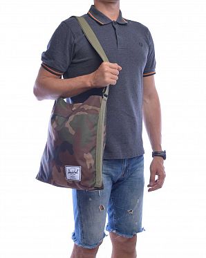 Сумка через плечо на кнопке Herschel Ottawa Camo